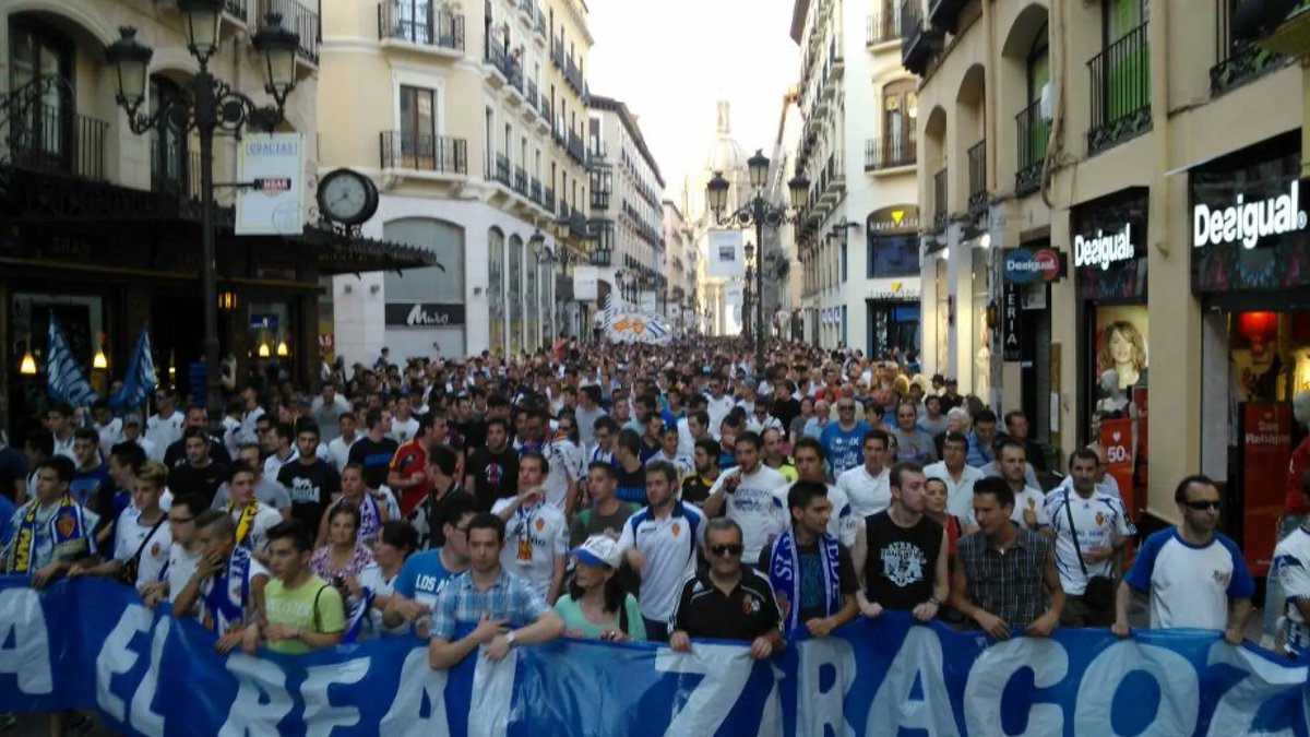 Todo lo que no sea esto la semana que viene no me vale de nada. Los responsables no deberían sentarse tranquilamente en el Iberchapa y los jugadores que den la cara y ganen o que pasen vergüenza. 
Todo aquel que de verdad quiera un futuro para el Real Zaragoza debe reaccionar ya.