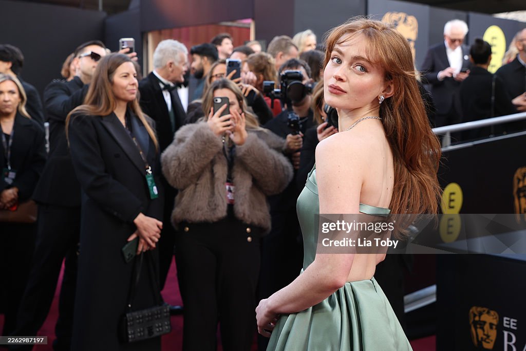 WHOEVER TOOK THIS PICTURE OF SADIE SINK DESERVES A RAISE