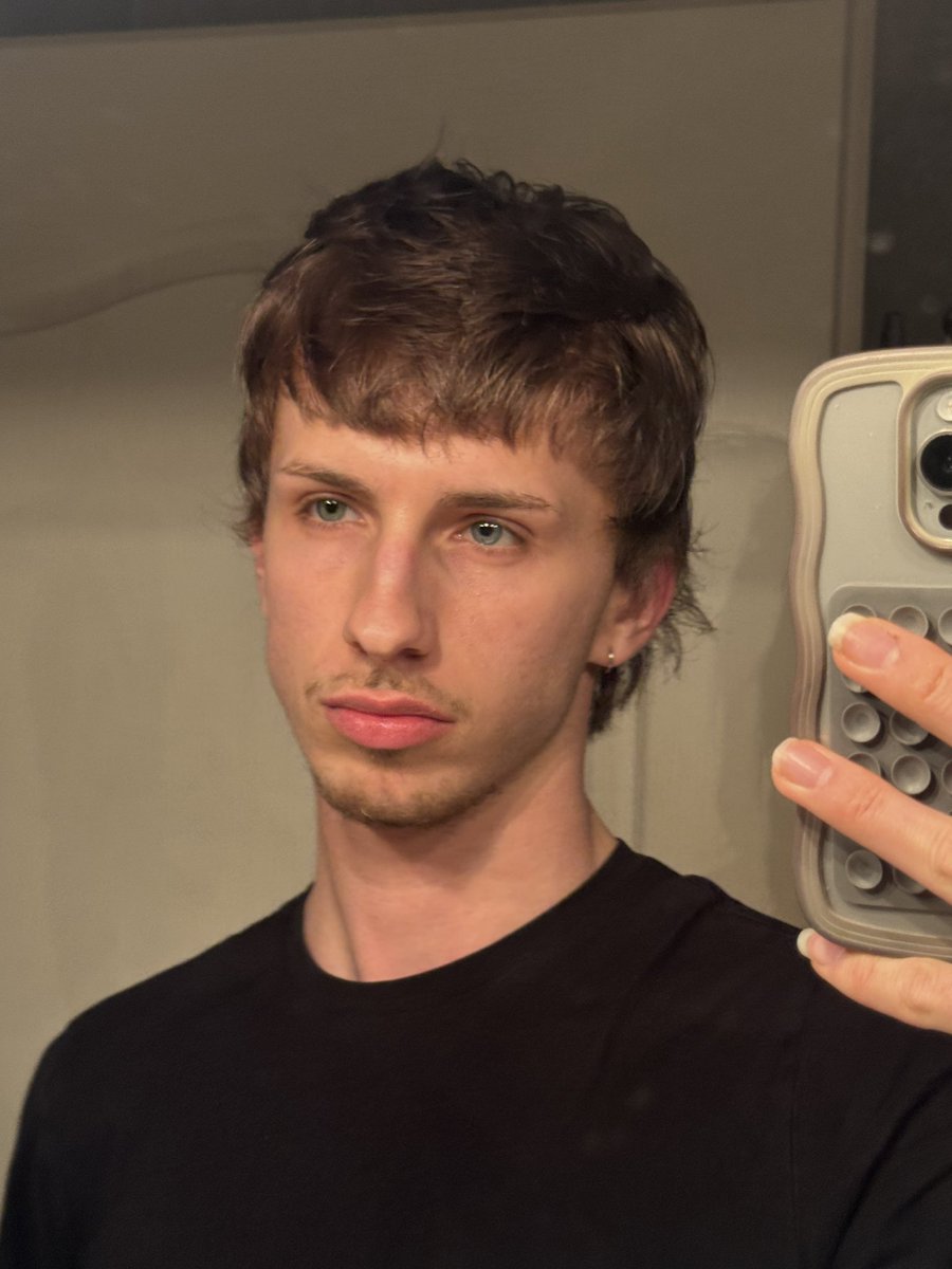 johan☆ tweet media