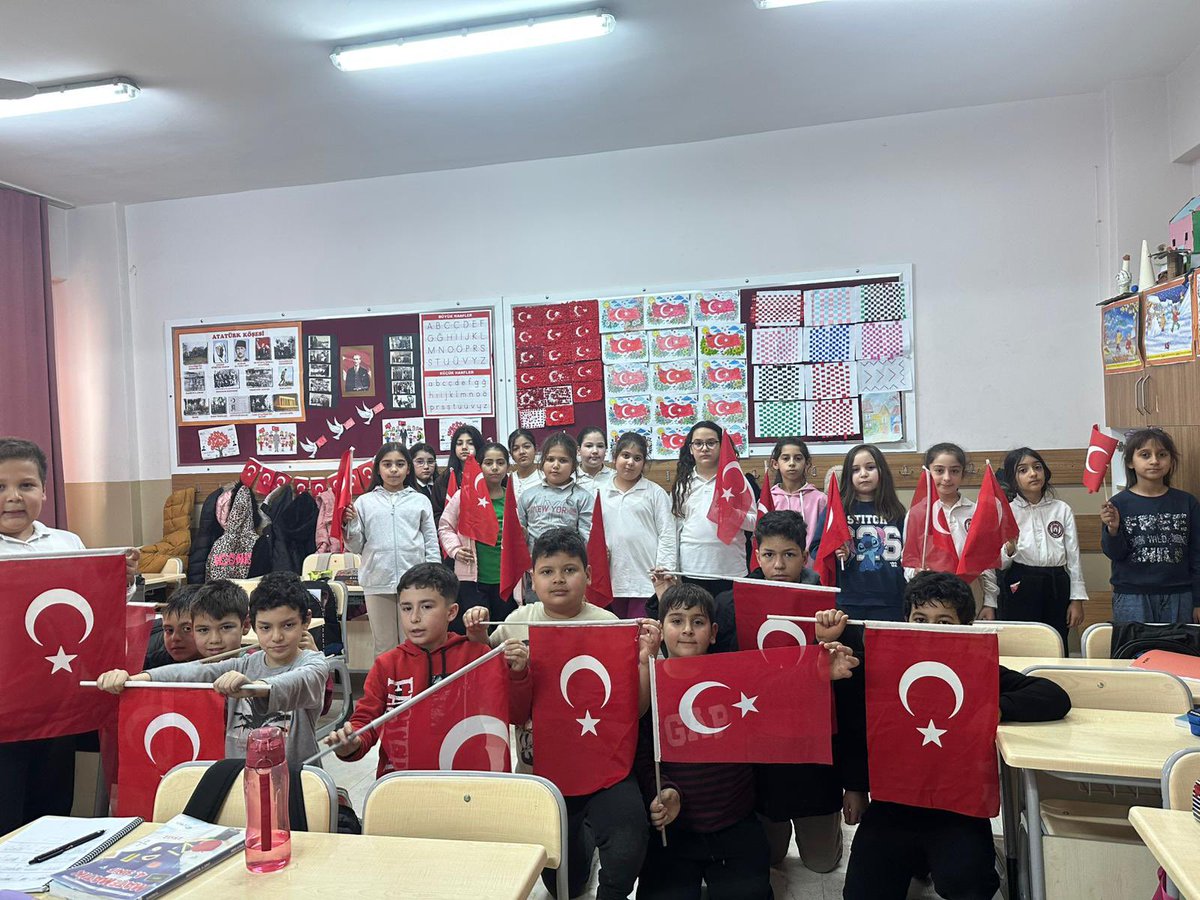 Okulumuz 4-D sınıfı öğrencilerinin bayrak etkinlikleri 🇹🇷🇹🇷🇹🇷