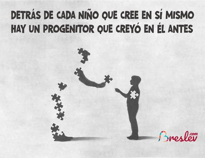 Necesitamos que los padres se despeguen de las pantallas y se acerquen a sus hijos. 
Mañana comienza un completamente nuevo curso lectivo, demostremos a nosotros mismos que somos seres responsables de la vida y el desarrollo de nuestros hijos y que depende de nosotros que sean
