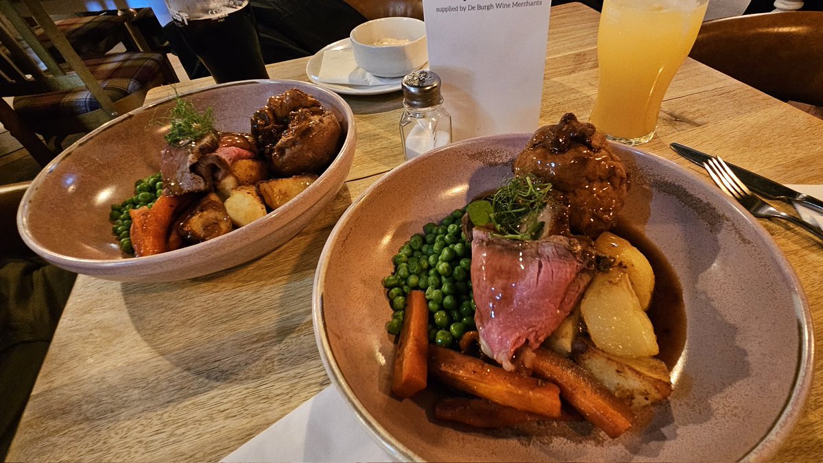 blonde_on_bikes's tweet image. Sunday lunch at the King's Arms Melrose 
#roastbeefdinner #ScottishBorders #Melrose #kingsarms #Sundayroast