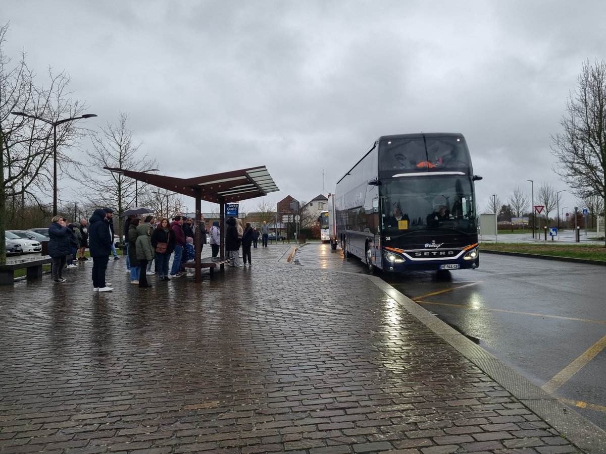 AFrehaut's tweet photo. Communauté de communes du Pays de Mormal. 
Les jeunes et les animateurs du 1er séjour sont bien rentrés en Pays de Mormal. Des souvenirs plein la tête, des étoiles 🤩 pleins les yeux et bq de choses à raconter. Les jeunes du 2nd Séjour sont profitent déjà du cadre et de la neige. https://t.co/u5fKWZ3ikQ