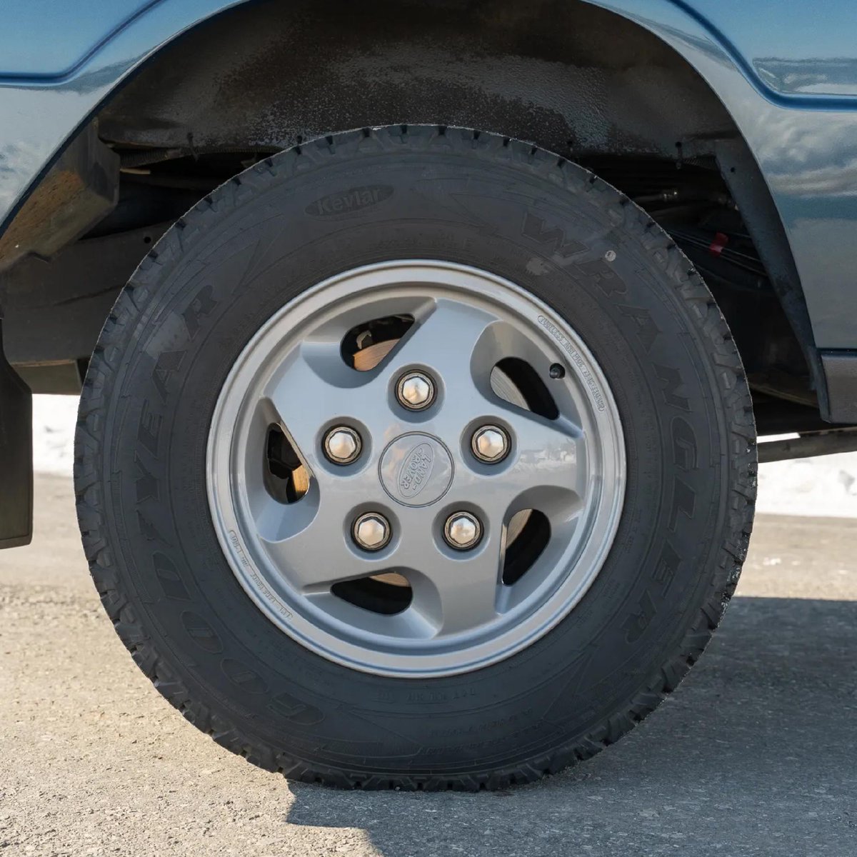 This 1994 Land Rover Range Rover County LWB shows 210k miles, and it's listed now on BaT!

bringatrailer.com/listing/1994-l…