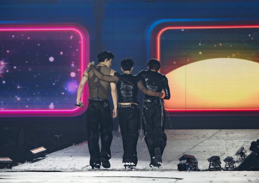 ntypp3's tweet image. ตู้เย็น                   รากผักชี                     ผักชี