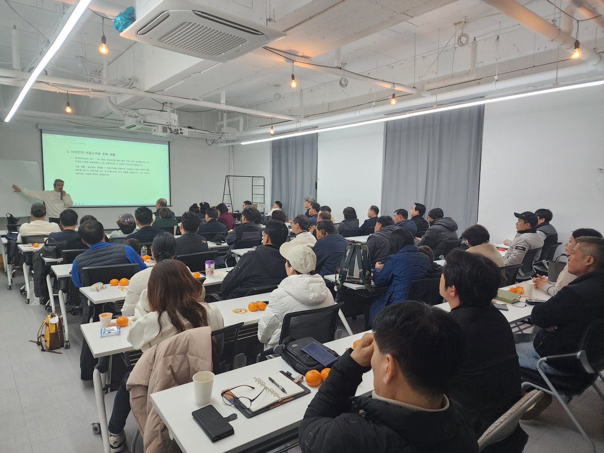 jintaek JUN tweet media