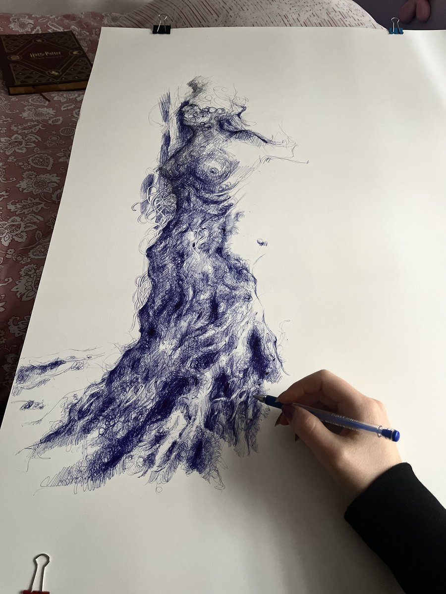 ben yine devasa bi şey çiziyorum