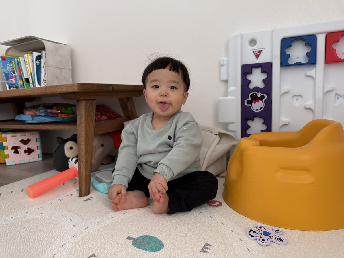 ChannelTororo's tweet photo. 子ども部屋つくった👶🏻👶🏻

かっくんねんね中、ずず独り占めタイム🫧 https://t.co/4MKJGITbX2