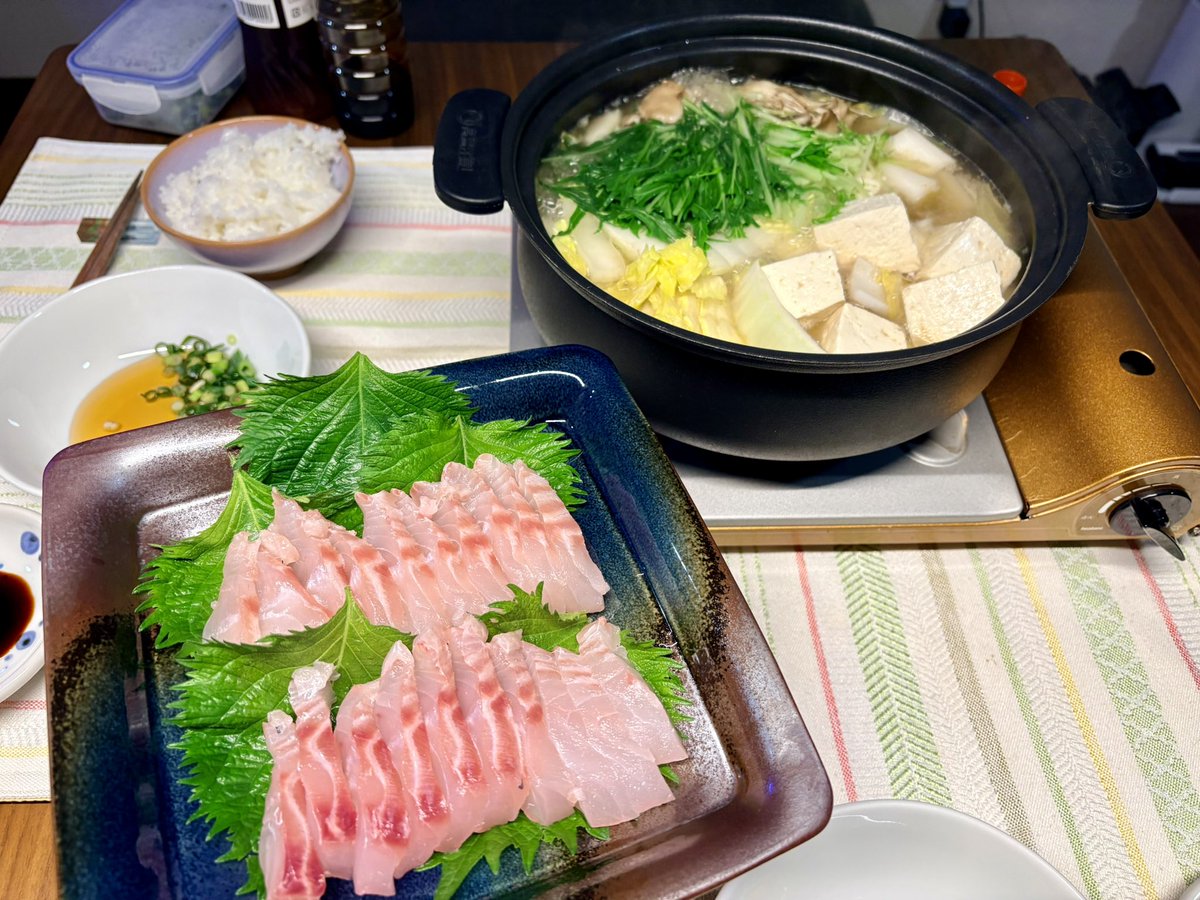 Life6Fishing's tweet photo. さて釣ったグレを捌くと、特大の白子が入ってました。捌いたグレはお刺身とグレしゃぶに。〆は雑炊で。
#グレしゃぶ
#お刺身
#雑炊
#白子 https://t.co/VC88W04wCc