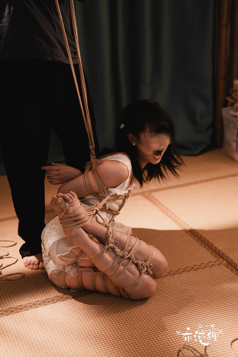 縄に嗚咽するマゾ女の画像