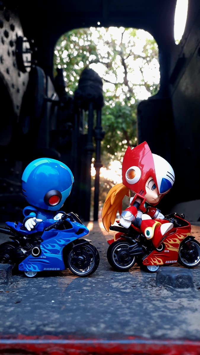 🏍🟦 🌇 🟥🏍