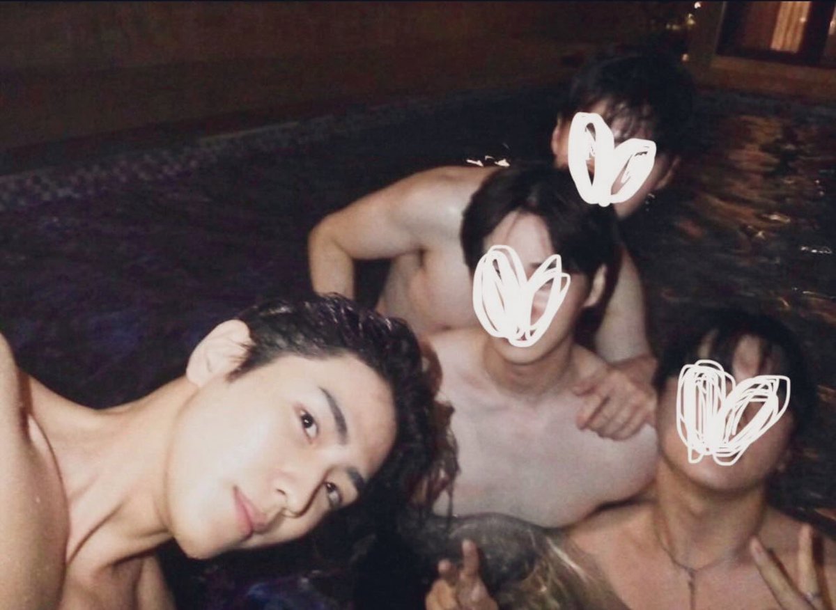 Yonghee what kind of photos are these😭
🙈🙈🙈