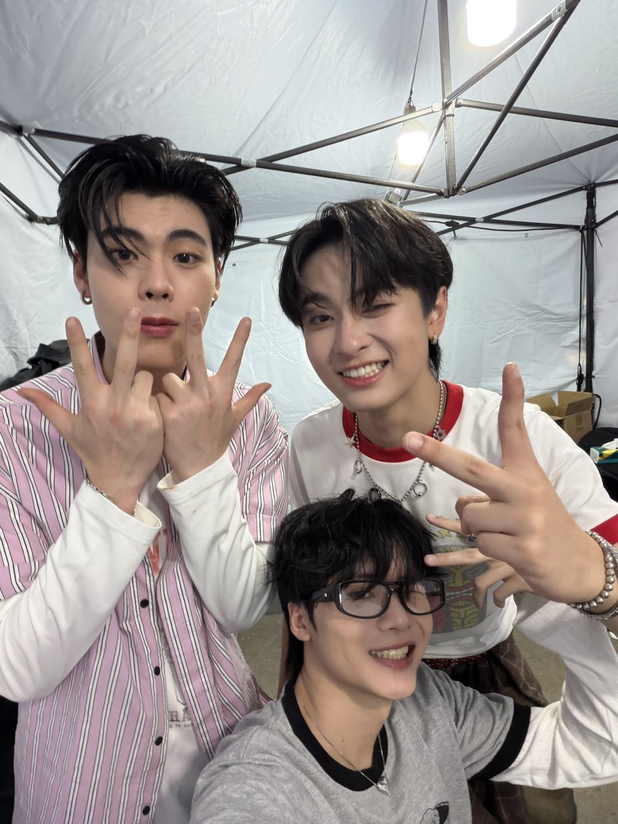 ขอบคุณนะค้าบทุกคน บัสกิ้งครั้งแรกของผมวันนี้สนุกมากๆเลย ได้เห็นคนรักด้วงกับเธอเยอะมากกกก เสียดายอยากอยู่กับทุกคนนานกว่านี้อีกจัง ไว้มาเจอกันอีกนะคับ

DUANG BUSKING WITH YOU
#BuskingDuangWithYou