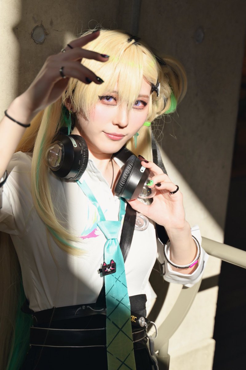 cos 鳴潮/リンネー

　　　　　「ねぇ、次は何色かな⭐️？」
#UOZUGAMEDAY #鳴潮