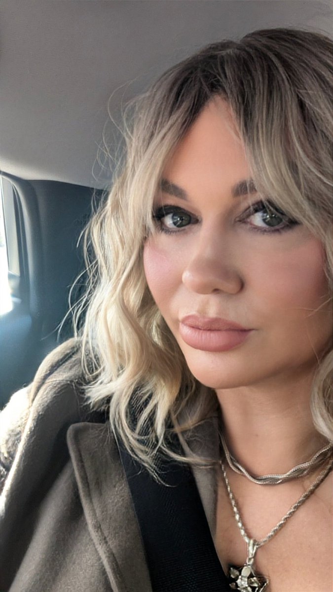 Trans porn star Evain Diamond tweet media