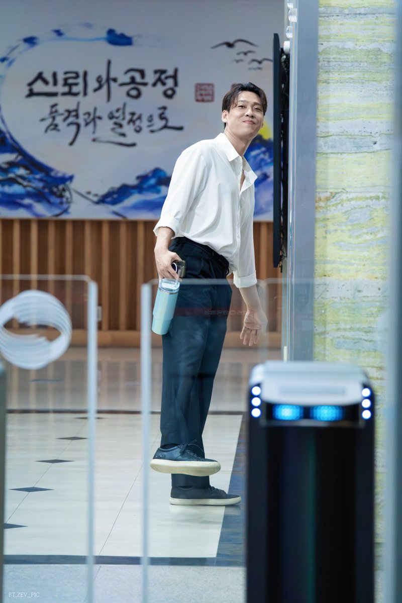 BT.ZEV_PIC tweet media