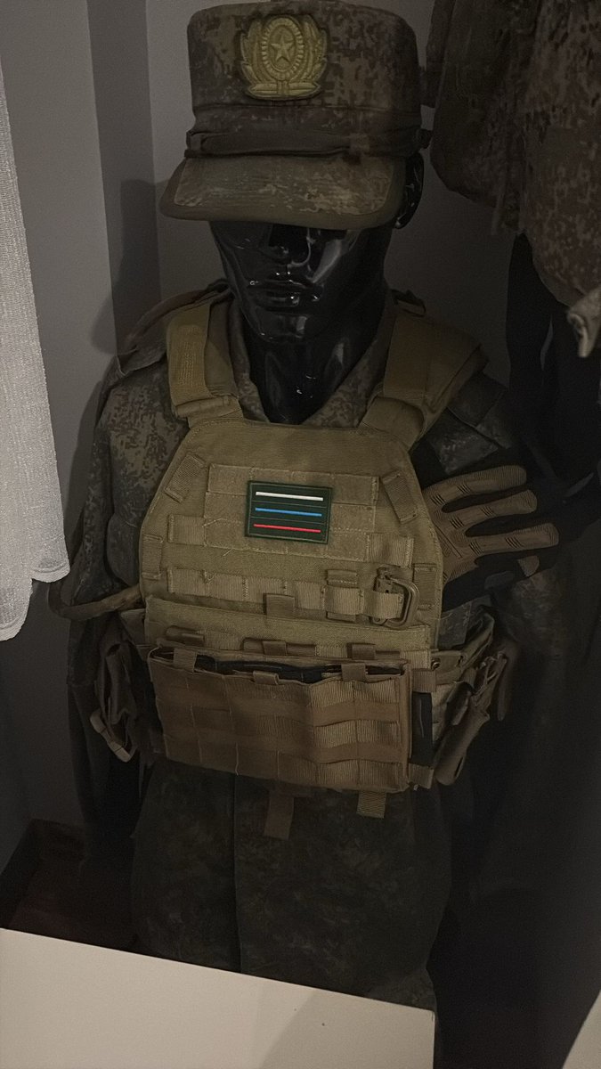 BoncukArms's tweet photo. Emersongear 6094 LBV

Türkiye'de sayılı modellerden, yanında kendi orjinal pouchları ve kozmetik olarak durabilecek, tamir görmesi gereken camelback mevcuttur. https://t.co/l7YIyzIwOo