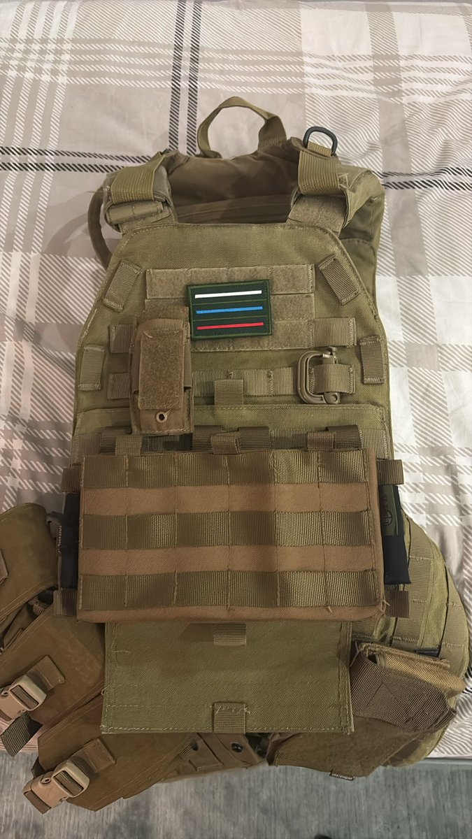 BoncukArms's tweet photo. Emersongear 6094 LBV

Türkiye'de sayılı modellerden, yanında kendi orjinal pouchları ve kozmetik olarak durabilecek, tamir görmesi gereken camelback mevcuttur. https://t.co/l7YIyzIwOo