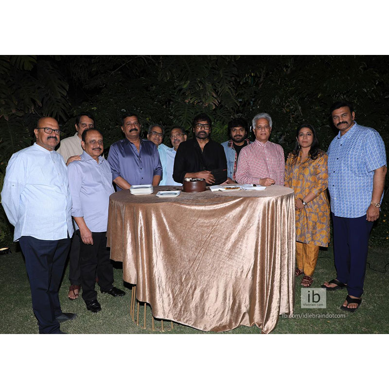 idlebraindotcom's tweet image. KV Rao honours Chiranjeevi for #MSG success

'మన శంకరవర ప్రసాద్ గారు’ గ్రాండ్ సక్సెస్ సందర్భంగా శ్రీ కె.వి. రావు ఆధ్వర్యంలో మెగాస్టార్ చిరంజీవి గారికి ఘన సన్మానం

idlebrain.com/news/today/msg…