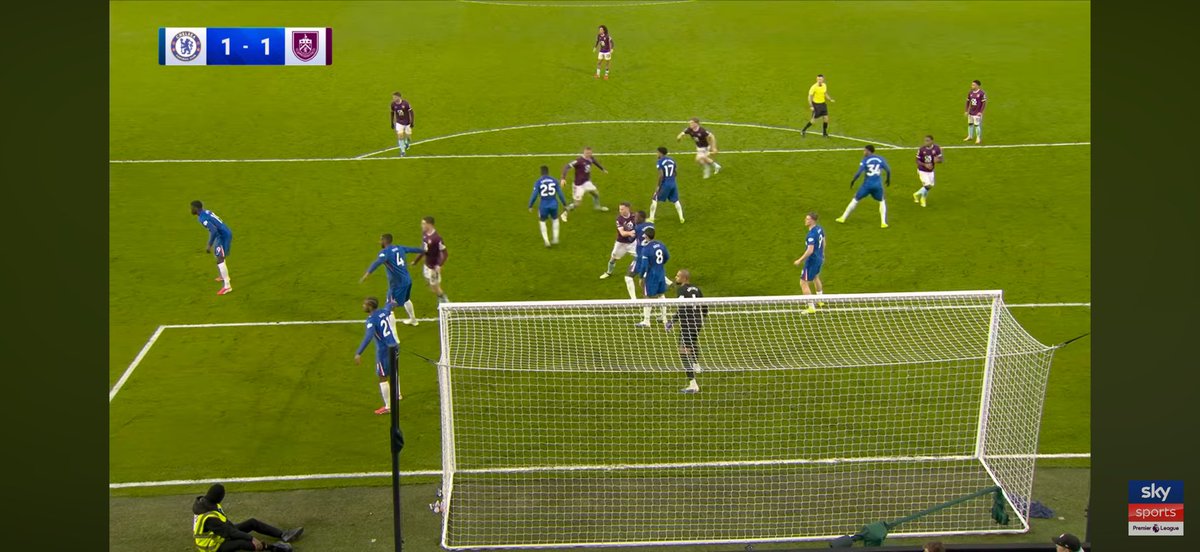 I_stuntdouble's tweet photo. @NizaarKinsella Why exactly is everyone blaming Tosin for this? Do you not see how poorly set the whole team is for a late minute corner? Tosin is actually marking someone. Look at all the free spaces and distance between players https://t.co/UP1v4nWR5q