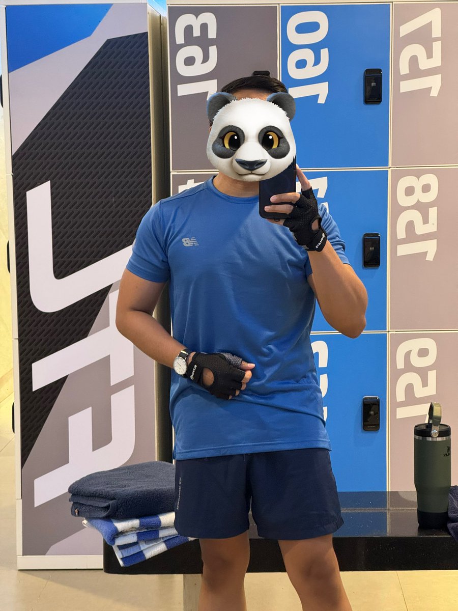 d_OnlyMe__'s tweet image. Buka puasa pake menu chest nya @Dewriel 😁 makasih coach  

Katanya tetaplah latihan chest meski ga ada yg nen 😂🫣