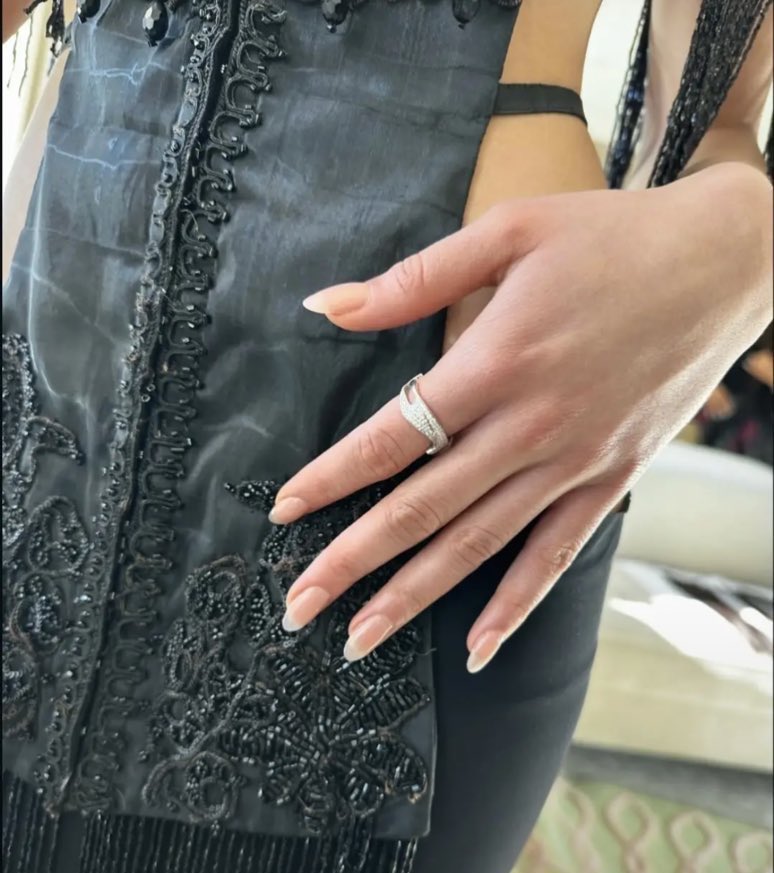 cairoswife's tweet image. please