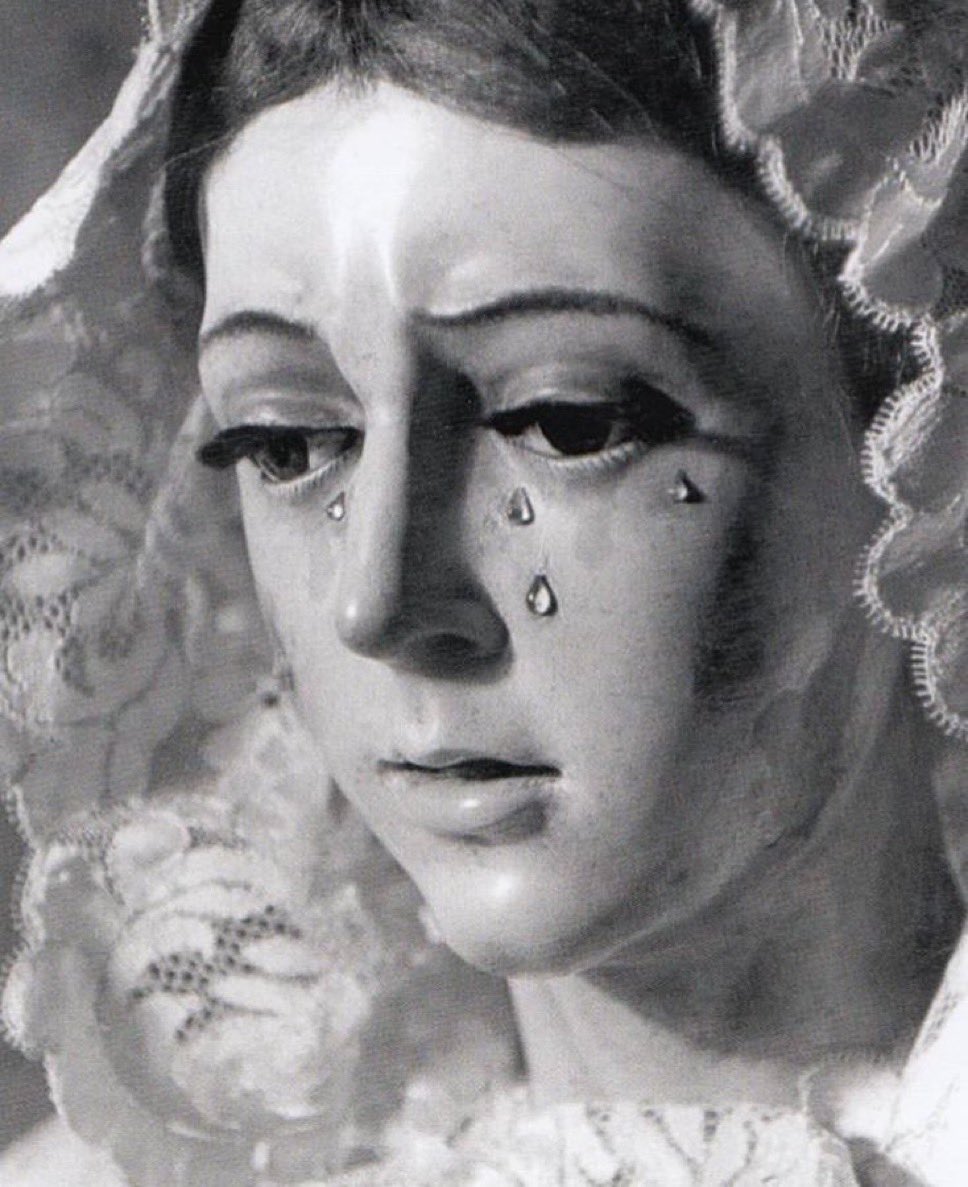 Esperan83634563's tweet image. “Vuelve a nosotros esos tus ojos misericordiosos”.

Refugio de los pecadores, ruega por nosotros. 
#Macarena #Sentencia #Sevilla #España #Devocion #viralpost