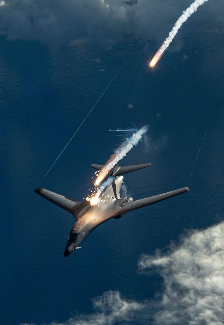 iranEnglish5's tweet photo. BREAKING: 
⚡
Iran will be ready to strike US within 24 hour.

Source: Kan News. https://t.co/drf9Mp8Mj2