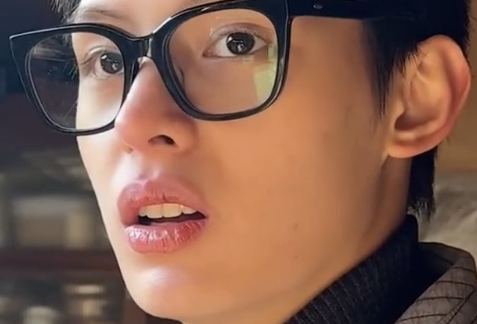 I’m kinda worried about my JAMES’s lips… why not borrow Martin’s lip balm? 😭❤️

#JAMES #제임스 #赵雨凡 
#CORTIS #코르티스