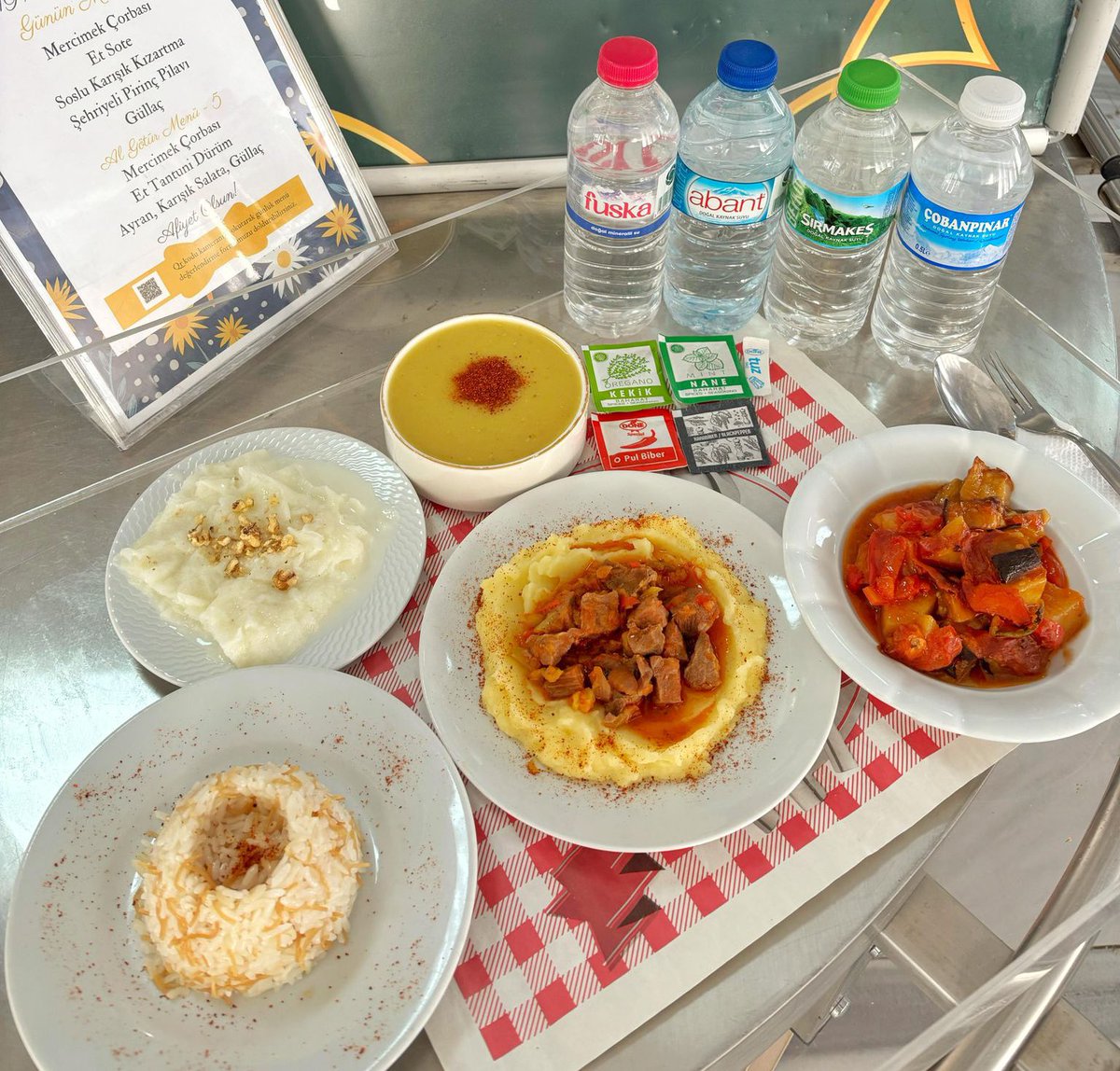 istanbulKYGM's tweet photo. Bu akşam yurtlarımızda iftar menümüzden… 🌙

Emek sessizdir kalabalık sofralarda anlaşılır 😊

#GSBYurtları https://t.co/D6lnYOIbZK