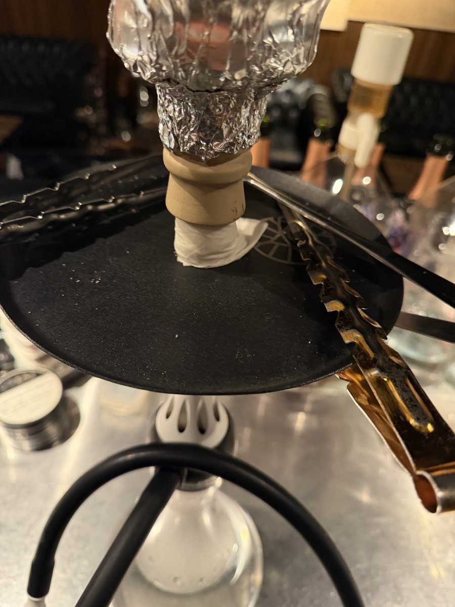 シーシャ屋さんあるあるの1台に複数個のトングをアッシュトレイに置く、の実績解除しました