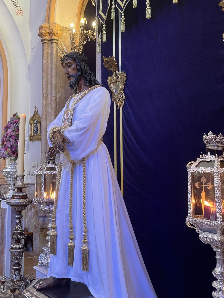 “(…) un dios acaso/vela en eternidad sobre su sueño”  (L.C.)