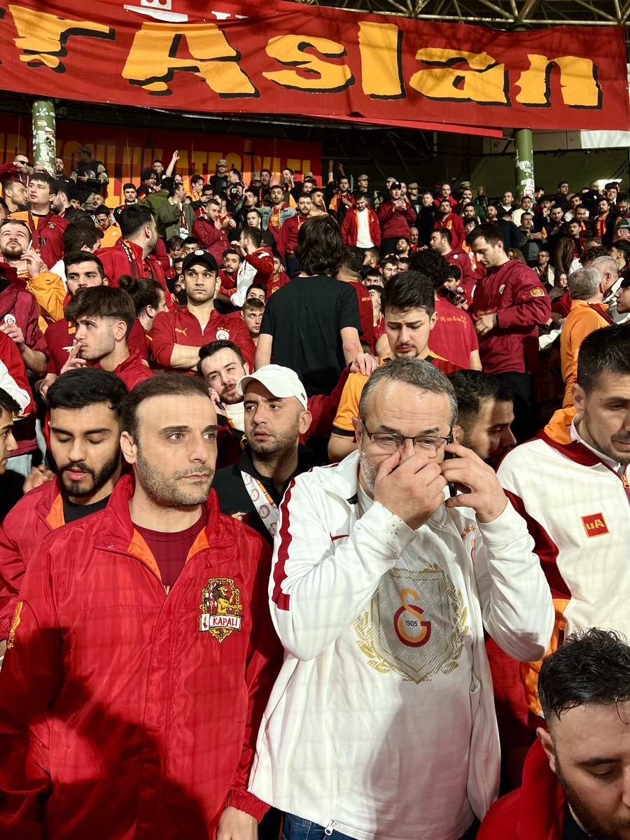 Senin önderliğinde ultrAslan tüm oluşumları ile inşallah bu takımı şampiyon yapacak ve hiçbir kulvarda hakkını yedirmeyecek abi. <a href="/SebahattinReis/">Sebahattin Şirin</a>