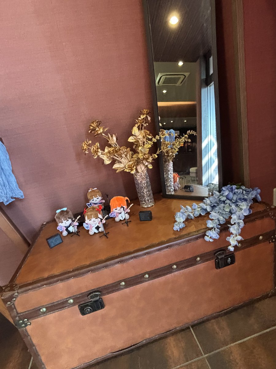 m_726ts's tweet photo. 2月22日本日結婚式をしてきました💍
ウェルカムスペースにはスキャちゃん達を飾りました！式場内のBGMももちろんSCANDAL🎶
いい経験になった🙌
#SCANDAL https://t.co/fUFL7QvBGL
