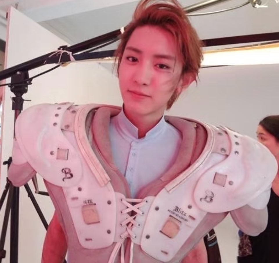 miniLoEy tweet media