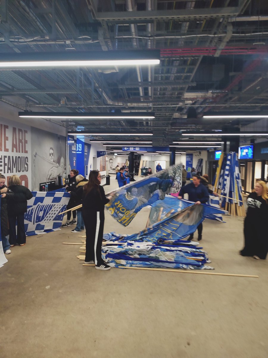 GiuliaBould's tweet photo. Incredible work by @The1878s from first thing this morning getting @EvertonStadium ready for tomorrow https://t.co/BGProAhDVY