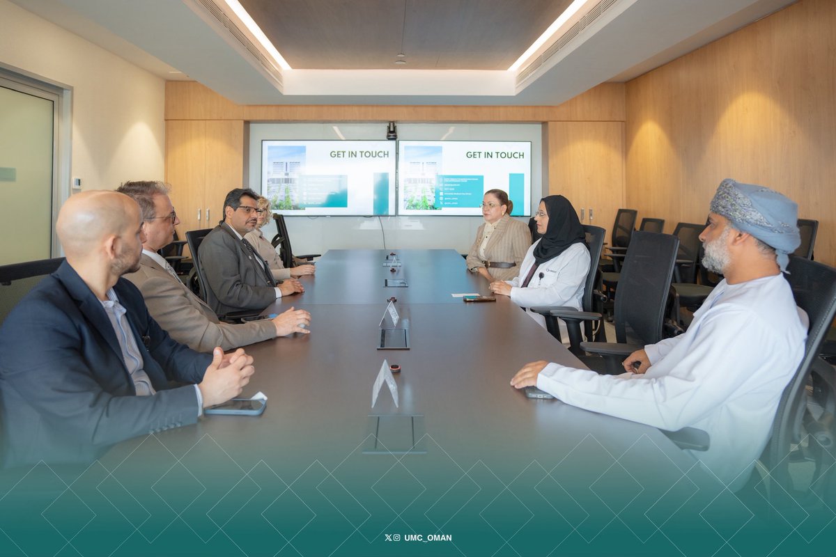 UMC_OMAN's tweet photo. استقبلت المدينة الطبية الجامعية وفدًا من جامعة أوتاوا الكندية، في زيارة تعكس الاهتمام المتبادل بتطوير شراكات أكاديمية ومهنية تسهم في نقل المعرفة، وبناء القدرات، وتعزيز كفاءة الكوادر الوطنية بما يتماشى مع أولويات القطاع الصحي في سلطنة عُمان.

وشملت الزيارة جولة في مركز السلطان قابوس المتكامل لعلاج وبحوث أمراض السرطان، اطّلع خلالها الوفد على الإمكانات المتقدمة والبنية المؤسسية التي تدعم برامج التدريب والتأهيل، بما يعكس المستوى الذي بلغته المدينة الطبية الجامعية كمركز وطني للتطوير الطبي المتخصص.

وتجسد هذه الزيارة الدور الاستراتيجي الذي تضطلع به المدينة الطبية الجامعية في بناء منظومة متكاملة ترتكز على الشراكات الدولية النوعية، بما يعزز استدامة تطوير الكفاءات الوطنية، ويرسخ مكانة سلطنة عُمان كمركز متقدم في التعليم الطبي والرعاية الصحية المتخصصة.