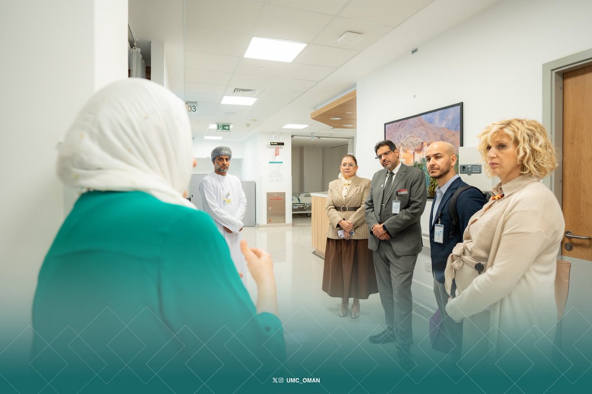 UMC_OMAN's tweet photo. استقبلت المدينة الطبية الجامعية وفدًا من جامعة أوتاوا الكندية، في زيارة تعكس الاهتمام المتبادل بتطوير شراكات أكاديمية ومهنية تسهم في نقل المعرفة، وبناء القدرات، وتعزيز كفاءة الكوادر الوطنية بما يتماشى مع أولويات القطاع الصحي في سلطنة عُمان.

وشملت الزيارة جولة في مركز السلطان قابوس المتكامل لعلاج وبحوث أمراض السرطان، اطّلع خلالها الوفد على الإمكانات المتقدمة والبنية المؤسسية التي تدعم برامج التدريب والتأهيل، بما يعكس المستوى الذي بلغته المدينة الطبية الجامعية كمركز وطني للتطوير الطبي المتخصص.

وتجسد هذه الزيارة الدور الاستراتيجي الذي تضطلع به المدينة الطبية الجامعية في بناء منظومة متكاملة ترتكز على الشراكات الدولية النوعية، بما يعزز استدامة تطوير الكفاءات الوطنية، ويرسخ مكانة سلطنة عُمان كمركز متقدم في التعليم الطبي والرعاية الصحية المتخصصة.