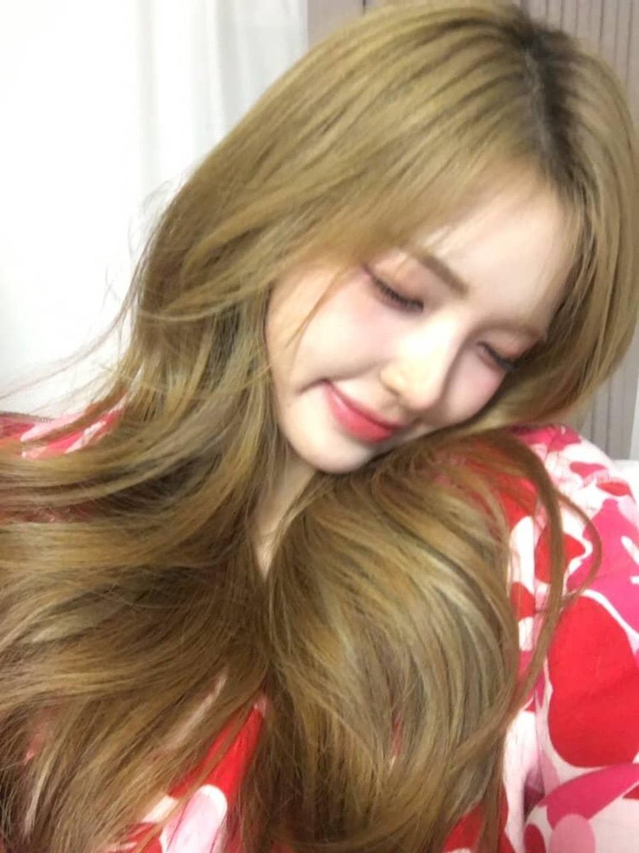 Soft moments after a long day ♡ Wrapping myself in warmth, gentle smiles, and quiet feelings before ending the night ( ˶˘ ᵕ ˘˶ ) Letting my heart rest softly while holding onto all the little happiness from today… hachu ✨💗