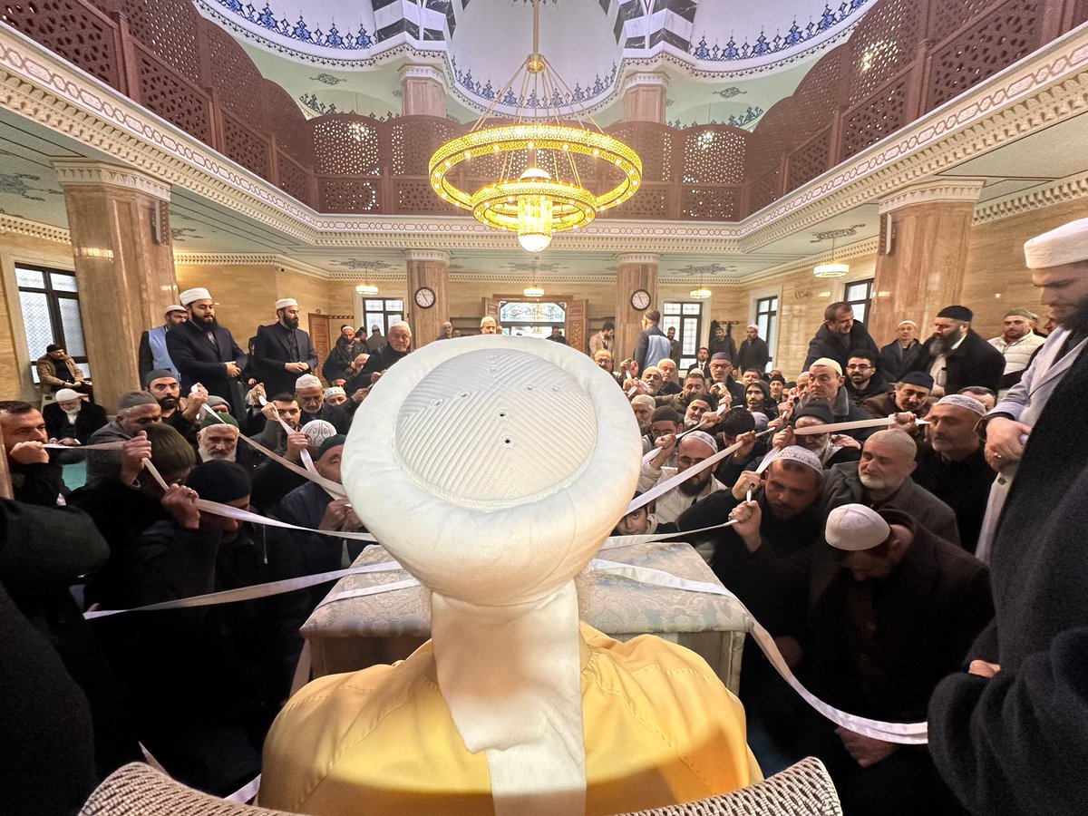 Menzil Cemaati Diyanet’e bağlı camilerde tövbe seansı düzenlemeye devam ediyor. 
Ama Diyanet’in Alo Fetva Hattı arandığında “Bunun dinde yeri yok, tövbe Allah’a edilir” diyorlar.

Bunun dinde yeri yoksa o zaman neden izin veriyorsunuz? Menzil Cemaati’nden mi korkuyorsunuz?