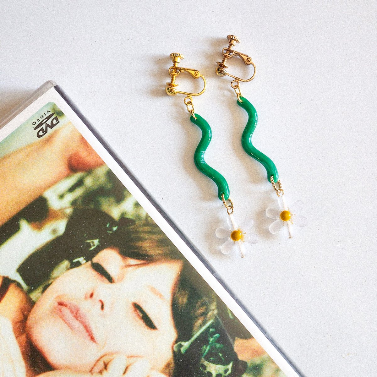 ateliergotanda's tweet photo. minneさんでの取り扱いを開始しました🌼

#ひなぎく4Kレストア版 
#ハンドメイドアクセサリー 
#映画好きと繋がりたい
#映画好きな人と繋がりたい https://t.co/HxnXgR1Ex8