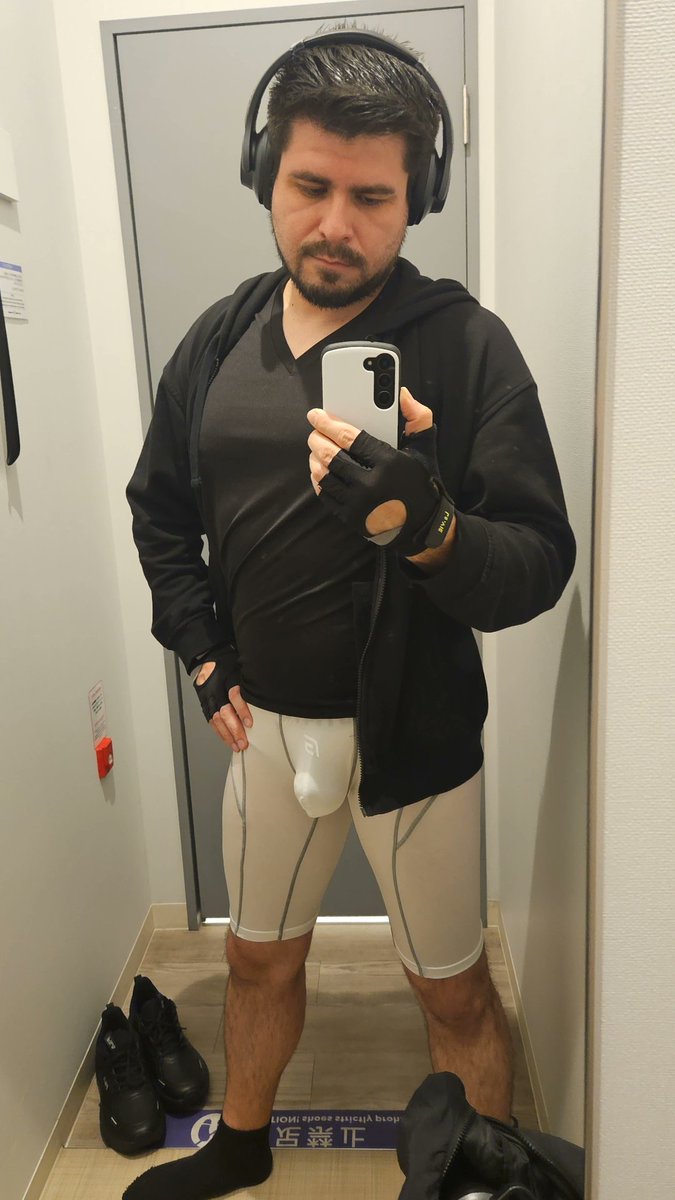 C_AL99's tweet photo. Today was leg day @GX3_UNDERWEAR https://t.co/i0OUXZvOOC