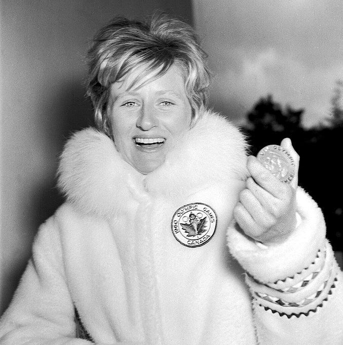 Anne Heggtveit was born in Ottawa was a ski racing prodigy who became an Olympic champion for Canada. One of our greatest Olympians of the mid-20th century, she inspired many skiers who came after her.
This is her story.

🧵1/10