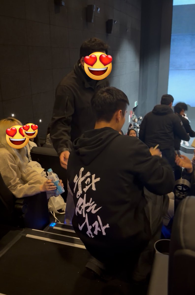 snackoneleaf_'s tweet photo. 직찍 지후니를 모아모아… 내향인이라 부끄러워서 지훈이 불러본적도업슴ㅠㅠ 영원히 바라만보게되••• 얼굴보느라 찍은사진도 없어ㅠㅠ https://t.co/rgyESjTdVK