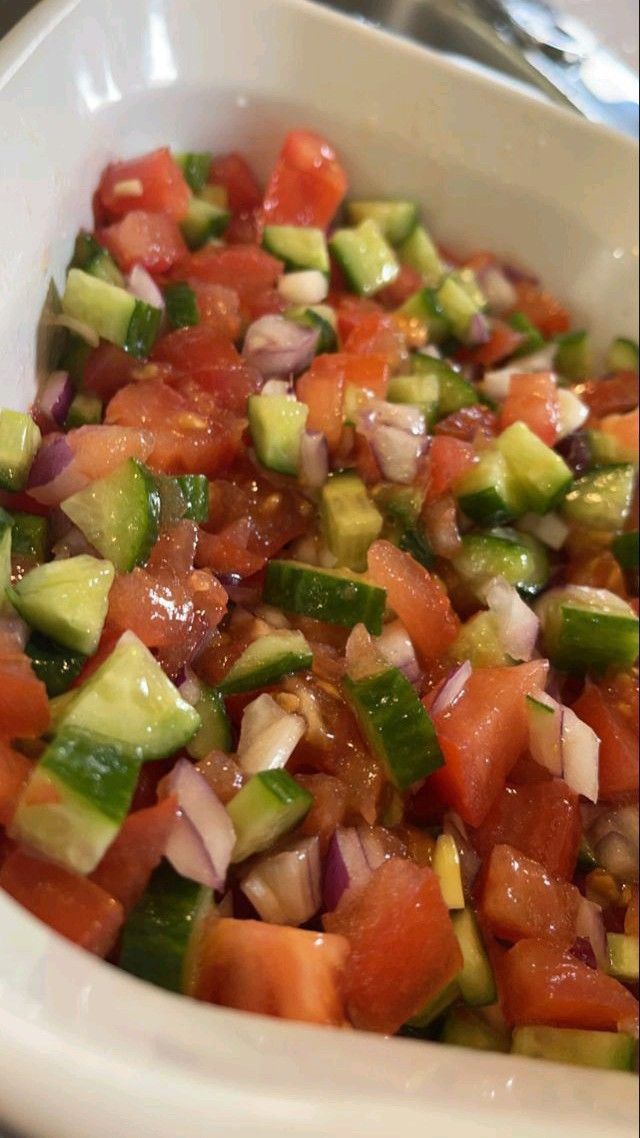 Dünyanın en iyi salatası suyunada ekmeğini bandırcaksın OH MIS
