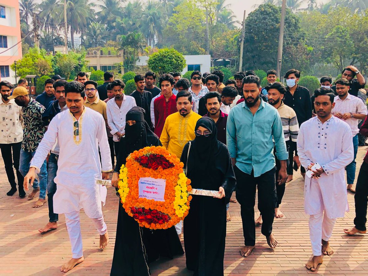 jamaltarunno's tweet photo. ❤️২১ শে ফেব্রুয়ারি২০২৬, মহান শহীদ দিবস ও আন্তর্জাতিক মাতৃভাষা দিবস উপলক্ষে চট্টগ্রাম মহানগর ছাত্রলীগের প্রভাতফেরি, শহীদের প্রতি শ্রদ্ধাঞ্জলি ও
পুষ্পস্তবক অর্পণ।

একুশ মানে মাথা নত না করা,
জয় বাংলা,
জয় বঙ্গবন্ধু❤️
২১ ফেব্রুয়ারী ২৬
#BSL
#Jamal Uddin https://t.co/zltvunk2an