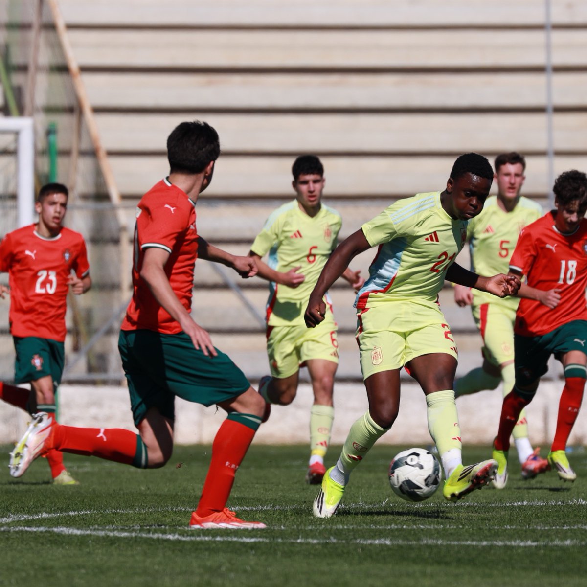 SEFutbol's tweet image. 🤩 España #SUB15 firma un triunfo de prestigio ante Portugal (0-3).

⚽️ Alberto Ruiz, Bruno Fernández y Mikel López fueron los goleadores.

💻 CRÓNICA: rfef.es/es/noticias/po…

#NuestraBase