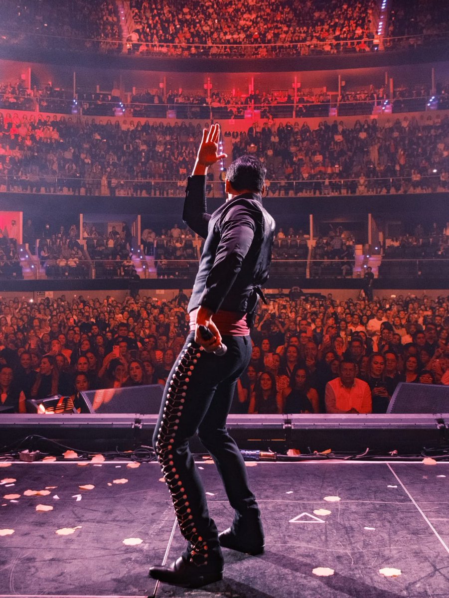 Repost <a href="/_CarlosRivera/">Carlos Rivera</a> 
¡Vida Puebla! Nunca fallas. Gracias por que siempre me correspondes al amor que te tengo. ¡Qué chula es Puebla! Qué linda… Fue una noche que quería que no acabara.

<a href="/ClubSoloTu/">Carlos Rivera SóloTú</a> <a href="/sonymusicca/">Sony Music C.A.</a>
<a href="/WestWoodEntt/">Westwood Entertainment</a> <a href="/mikenoriega/">Mike Noriega</a>

Fotos <a href="/eltatomx/">Emmanuel</a>