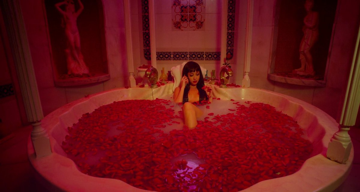 taesdawn26's tweet image. helter skelter, 2012