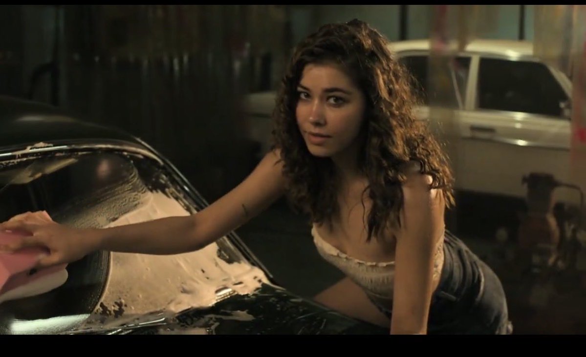 Define cringe :

Two senior actors almost 70+yrs just a casual walk &amp; these young models around 20 yrs give a seducing look 🙏😴😴😴

And these guys talk about telugu cinema as cringe 🤯😪
Hypocrites